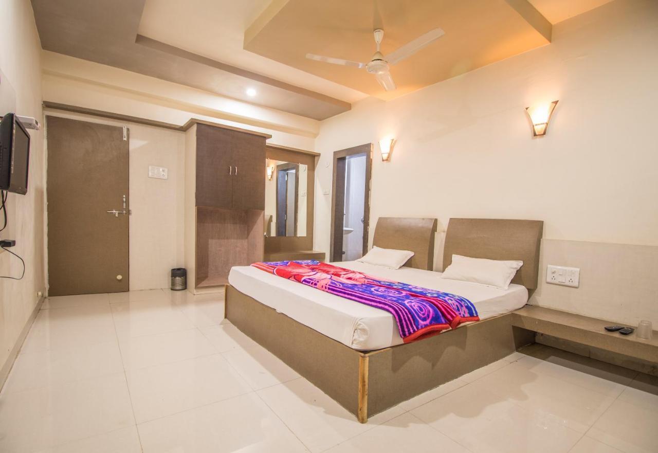 Hotel Yogiraj Palace Shegaon Eksteriør bilde
