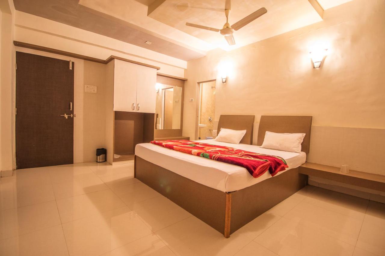 Hotel Yogiraj Palace Shegaon Eksteriør bilde